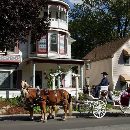 Bondy House Bed & Breakfast Amherstburg Exterior foto