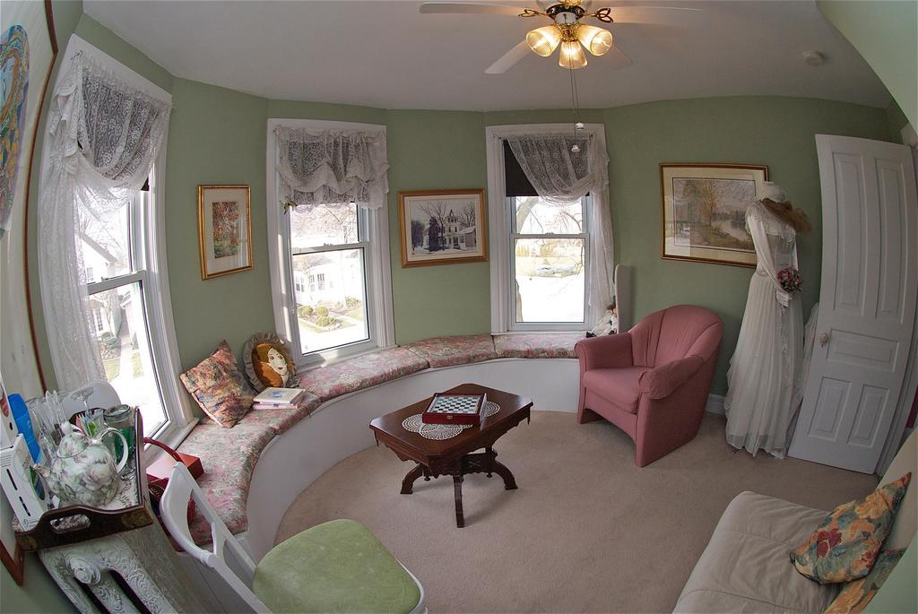 Bondy House Bed & Breakfast Amherstburg Exterior foto
