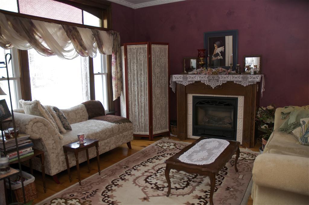 Bondy House Bed & Breakfast Amherstburg Exterior foto
