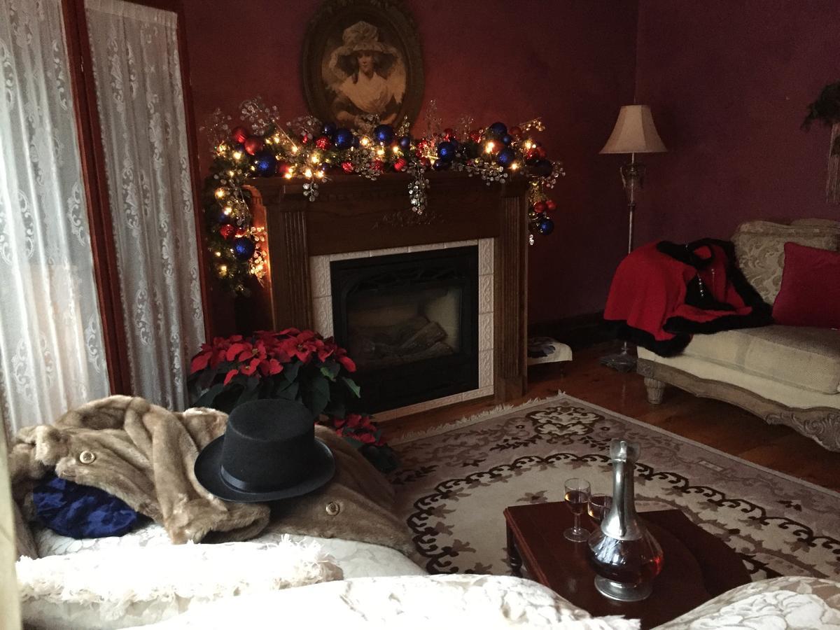 Bondy House Bed & Breakfast Amherstburg Exterior foto