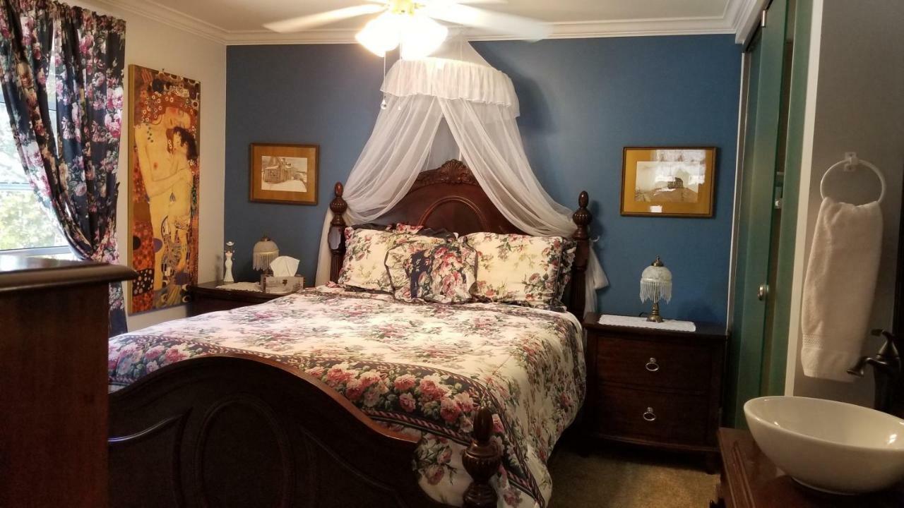 Bondy House Bed & Breakfast Amherstburg Exterior foto